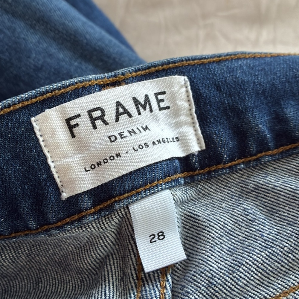 Frame High-Waisted Flare Jeans size 28

Could fit 27-28. 32” inseam - Picture 4 of 5